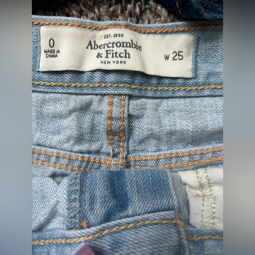 Bundle of two cheeky jean shorts Aeropostale and Abercrombie - Picture 3 of 8